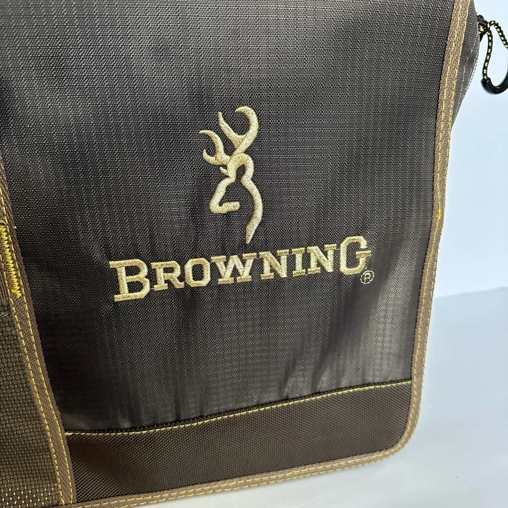 Browning Comp Series Shooting Bag, also a Browning Fishing Worm Binder. EUC